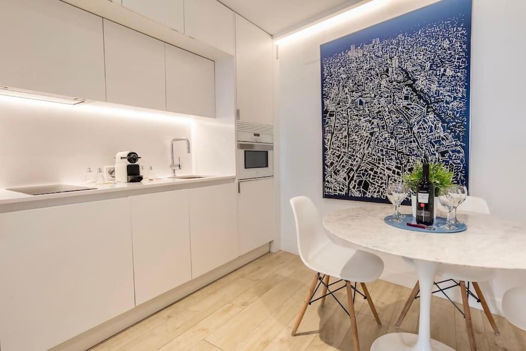 Location Location Location F42 Apartment *